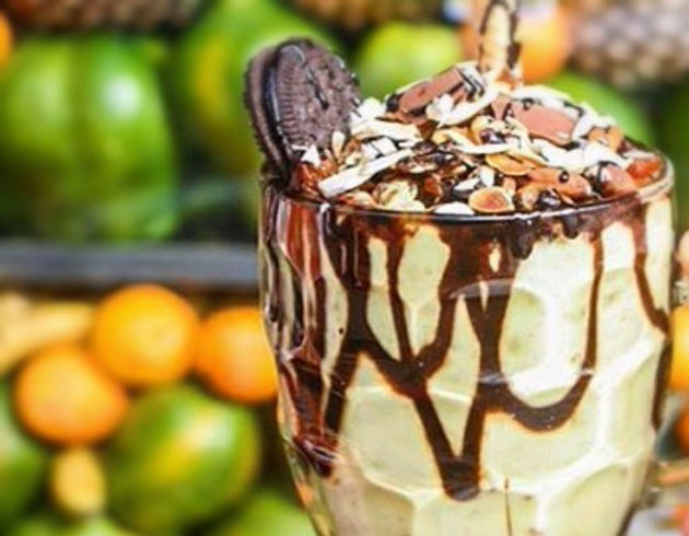 Jus d'avocat aux fruits secs